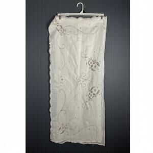 Floral Table Runner · Scalloped Edge · Linen Look · Hand Embroidered
